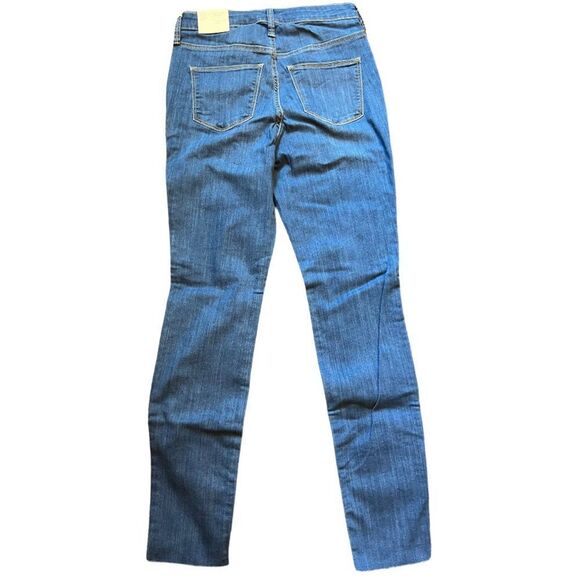 😊3/$30 NWT High-Rise Jean in Midnight Blue Raw Edge Hem Sz 2 Universal Thread - Picture 3 of 8